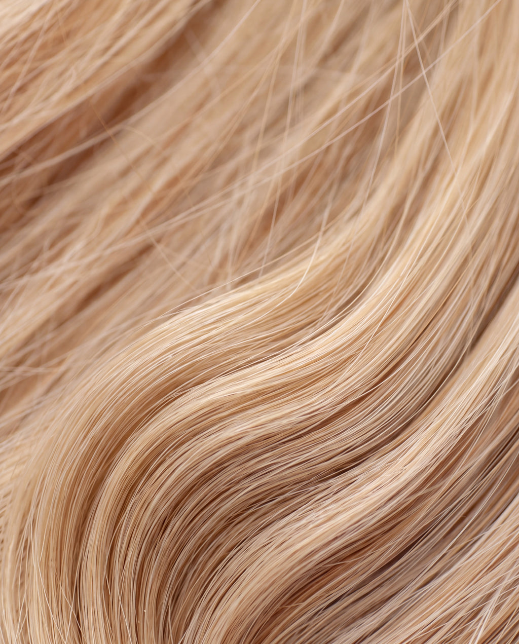 Cabello rubio limpio y sin residuo tras el champú purificante Nitiel