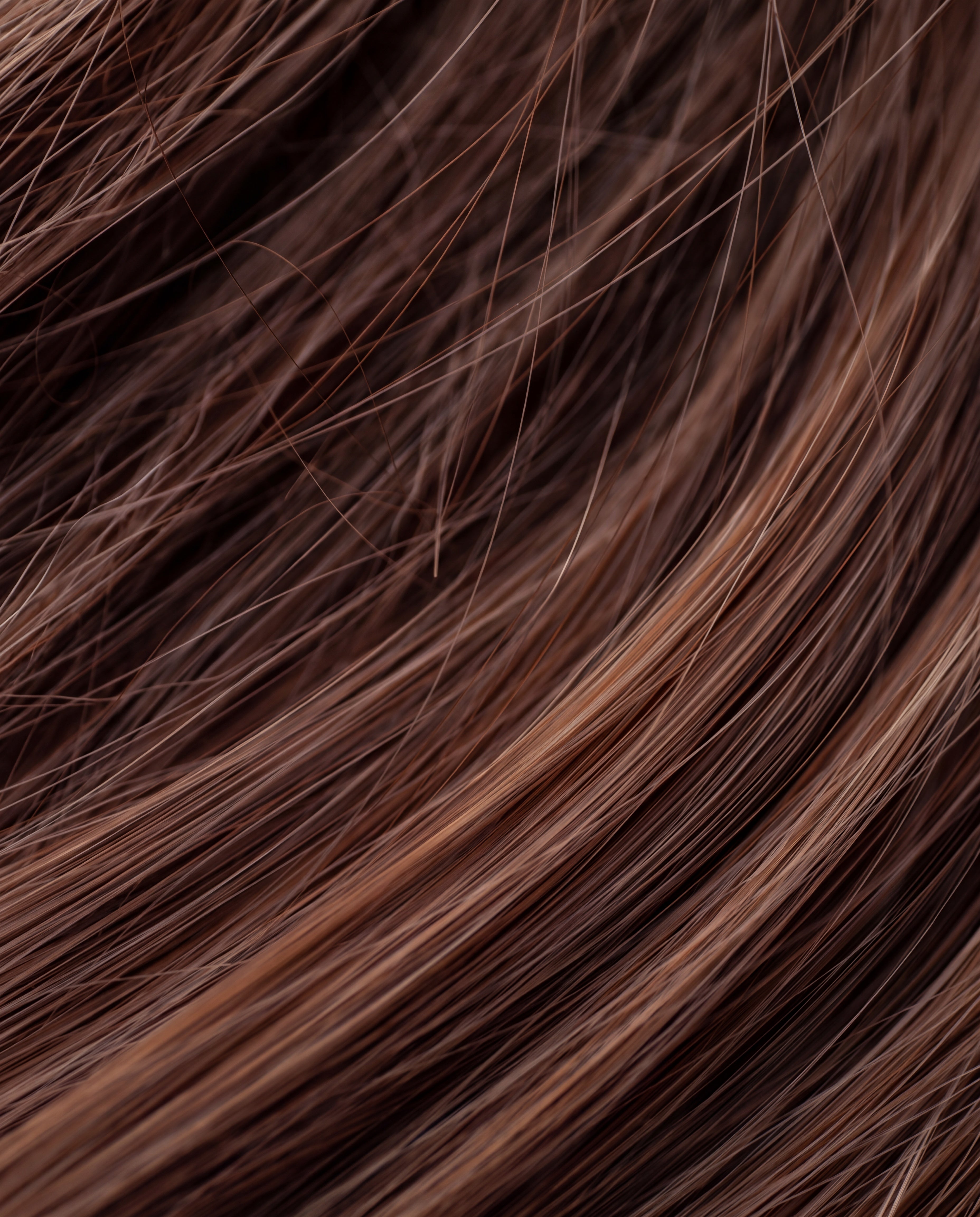 Cabello moreno con brillo y cuerpo tras The Nitiel Box