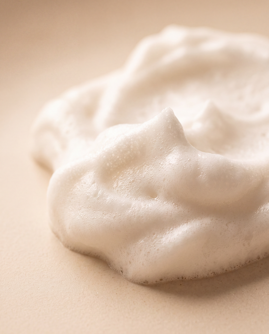 Crema ligera y aérea: la textura del acondicionador voluminizador