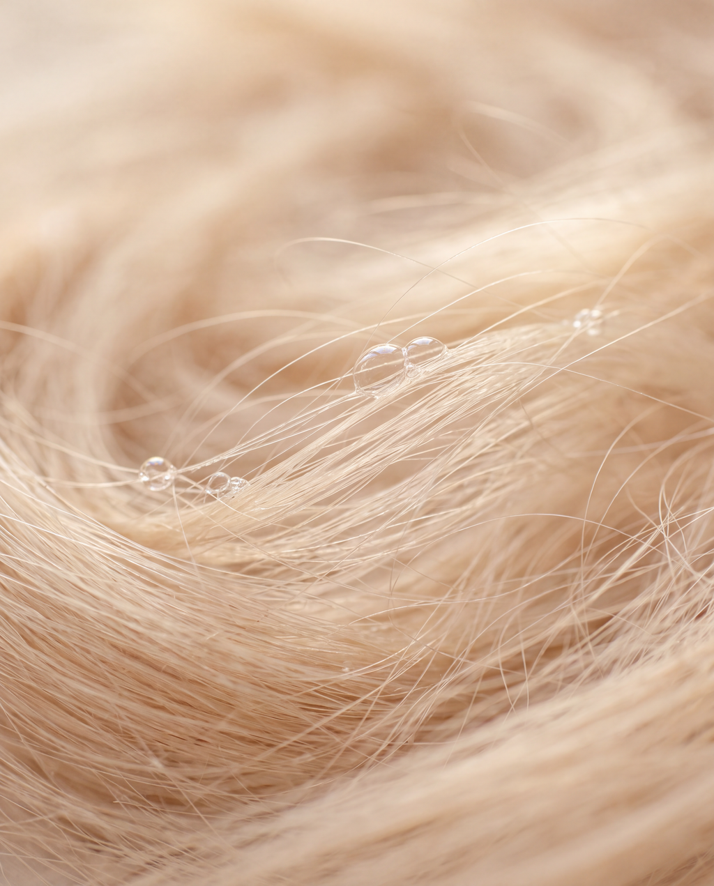 Cabello finísimo de bebé tras el baño con BABY DELICATE