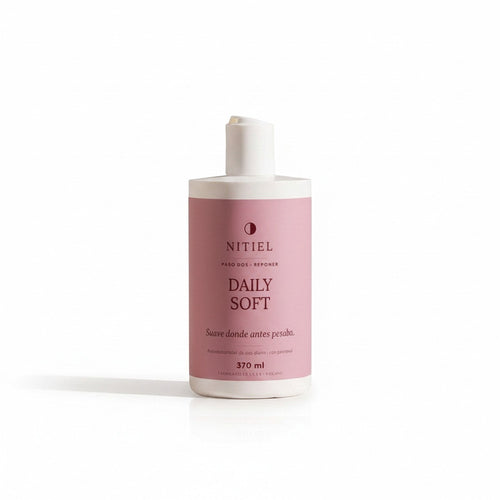 DAILY SOFT acondicionador de uso diario 370 ml sobre fondo blanco